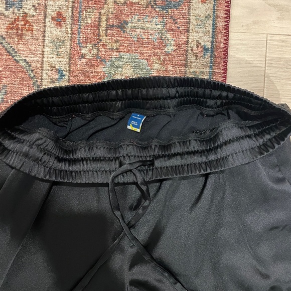 Old Navy Mid-Rise Wide-Leg Satin Track Pants - Picture 4 of 5